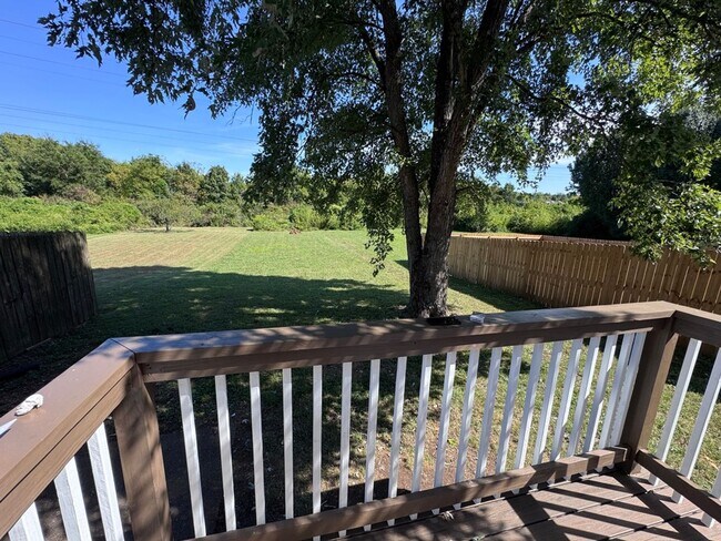 Building Photo - 2 bedroom/2.5 bath in Brentwood (Nipper's Corner)