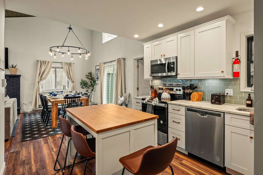 Building Photo - 8499 Bumble Bee Way