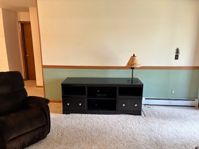 Building Photo - Long Term Rental- Buffalo Village BB208