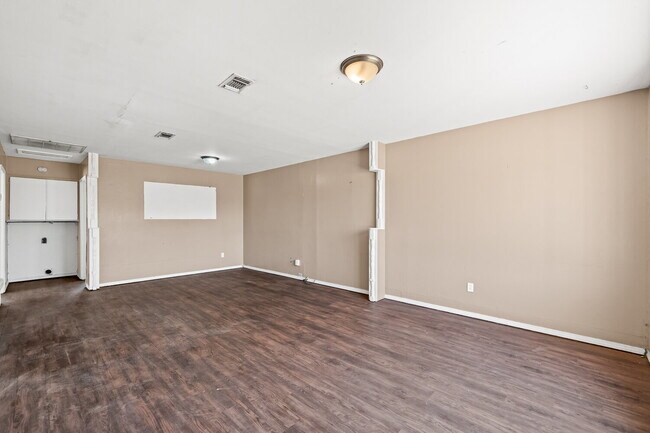Building Photo - Cute Two Bedroom House, Minutes from TTU &...