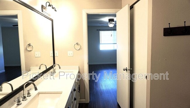 Building Photo - 4855 Bowwood Cir NE