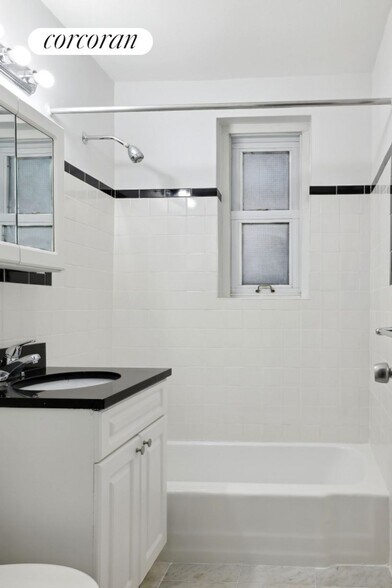 Building Photo - 401 W 56th St