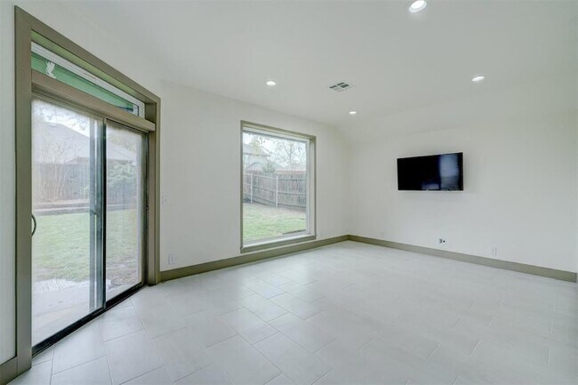 Building Photo - 3616 Burlington Dr