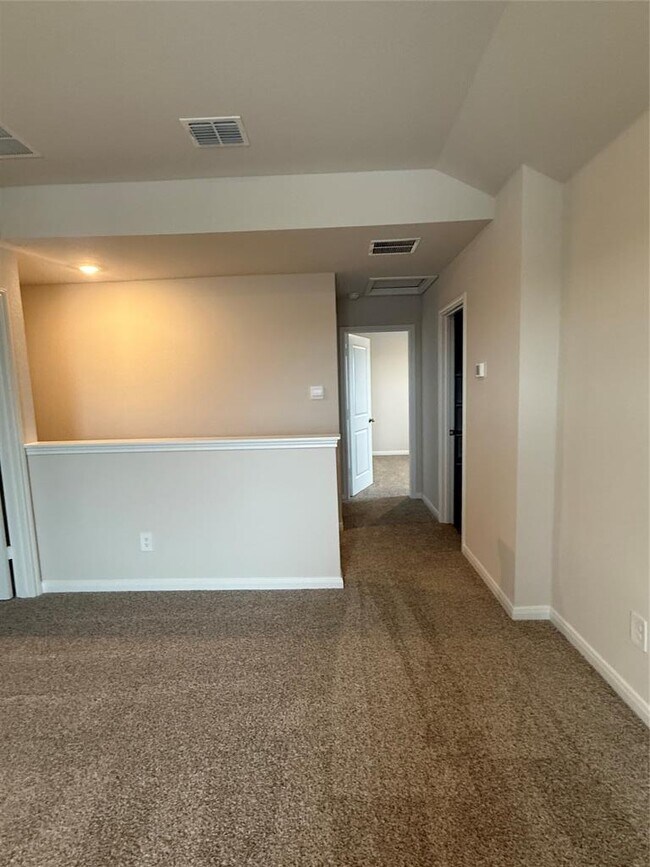 Building Photo - 233 New Albany Ln