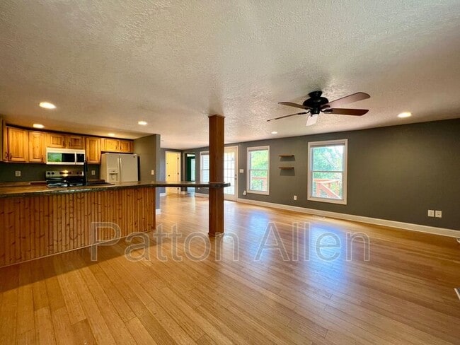 Building Photo - 15 Lela Ln