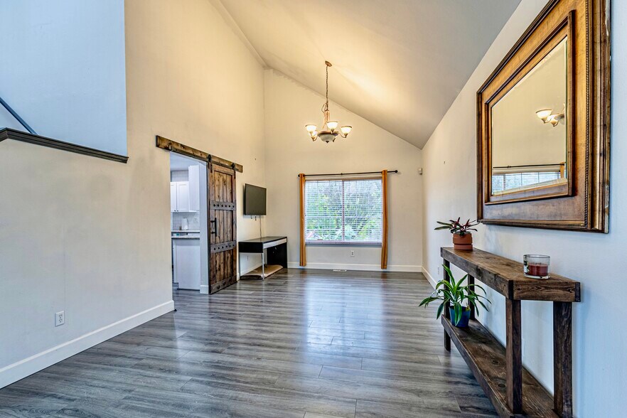 Building Photo - 4601 Nassau Ave NE