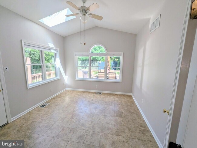 Building Photo - 114 Lenape Dr