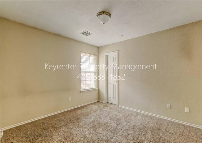 Building Photo - Gorgeous 3 bedroom 2 Bath and 2 Car Home in the Heart of Yukon