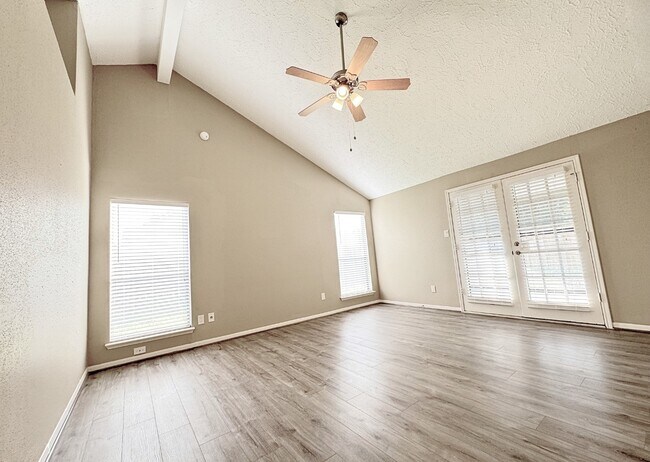 Building Photo - 2011 Echo Ridge