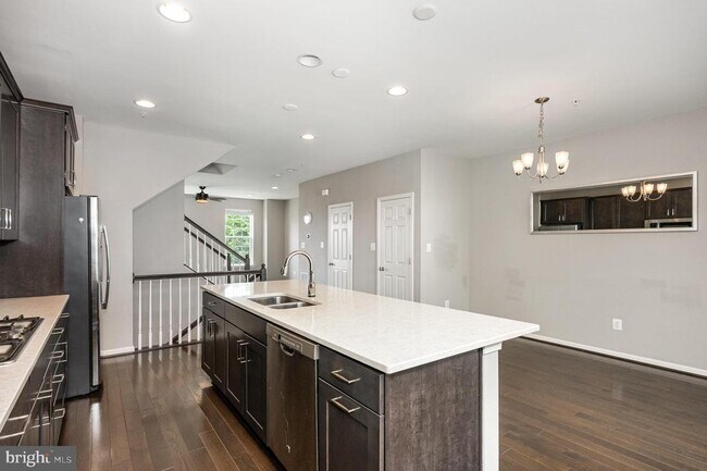 Building Photo - 7223 Barry Ln