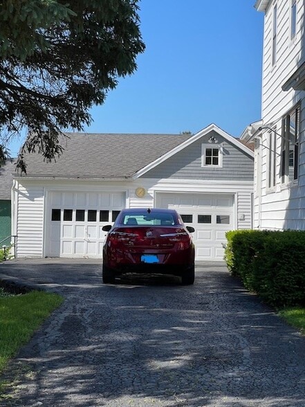 Building Photo - 1411 Fincke Ave