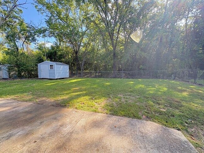 Building Photo - 2941 Shenandoah Dr