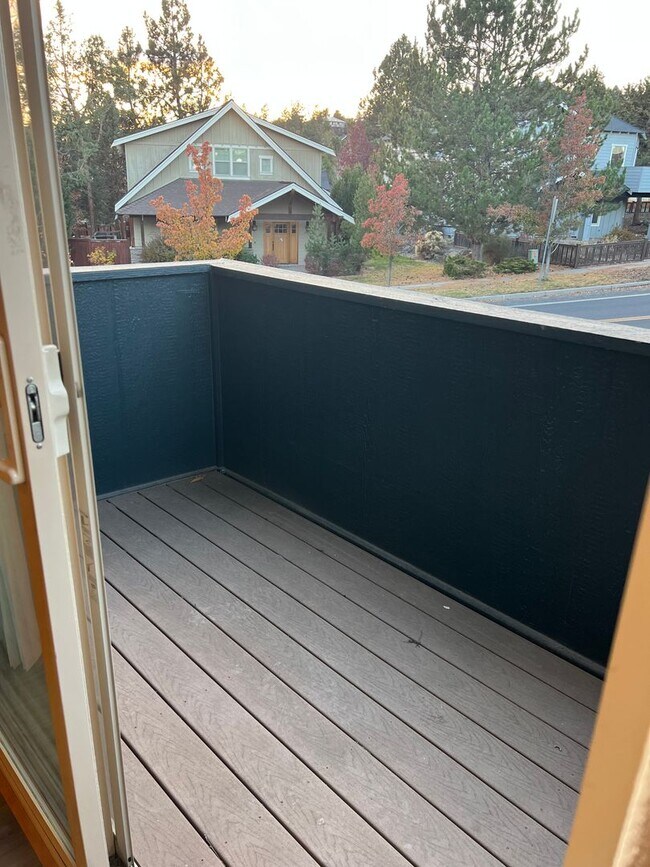Building Photo - Studio on Awbrey Butte with Great Views