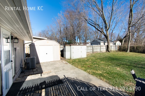 Building Photo - 8033 Robinson-