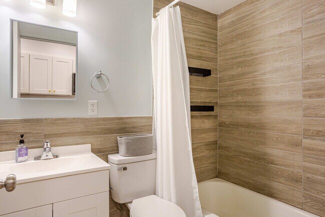 Building Photo - 1384 Ridge Ave