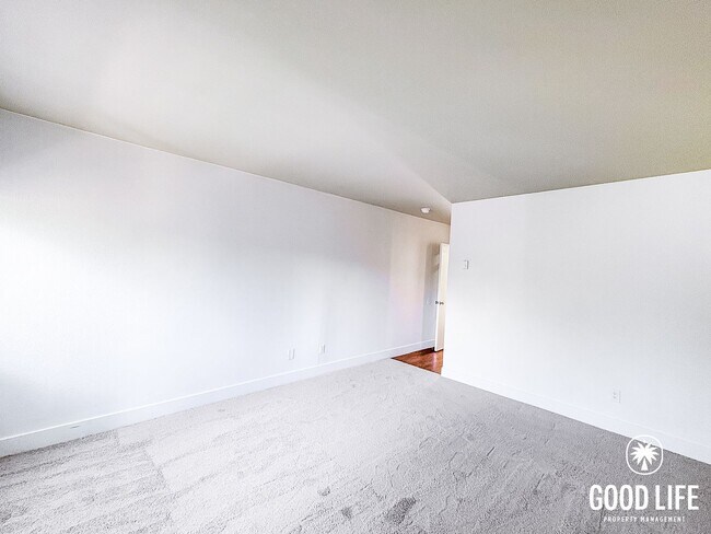 Building Photo - SD: 2BD/1BA Condo in Lake Murray with Community Pool, Private Balcony & Reserved Parking