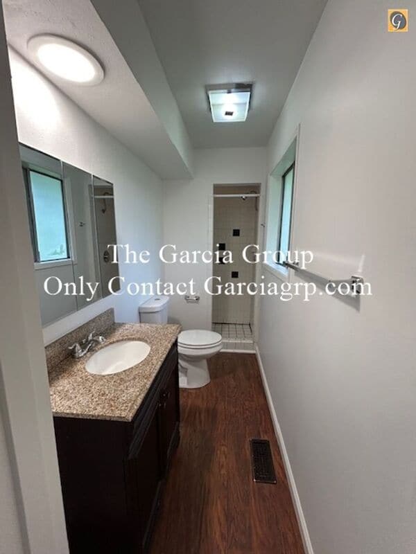 Building Photo - 17050 SE Gurnee Ave