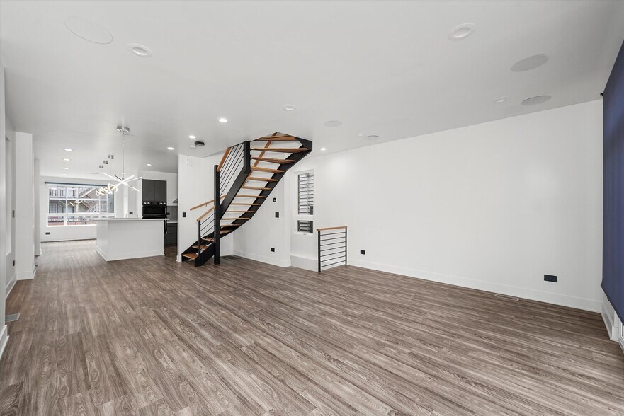 Building Photo - 2915 W Lyndale St