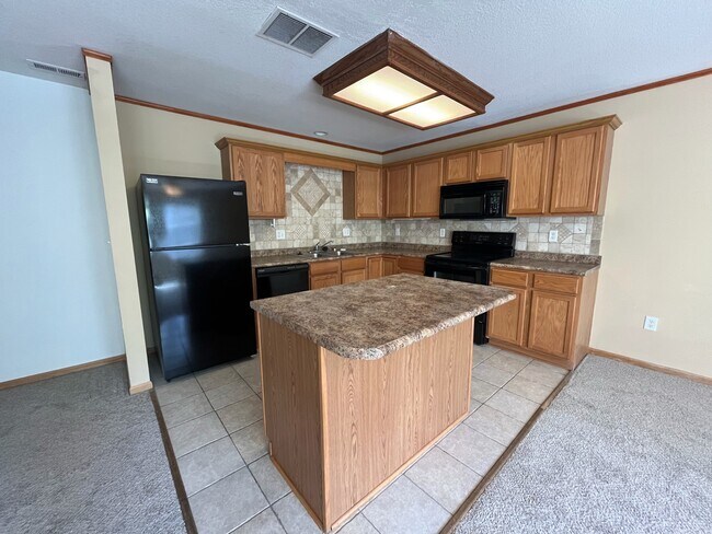 Building Photo - 307 NE Sandalwood