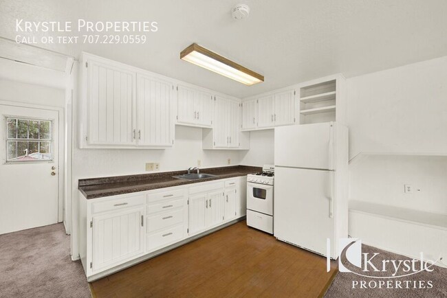 Primary Photo - Charming Up-Level 2-Bed Apartment with Bal...