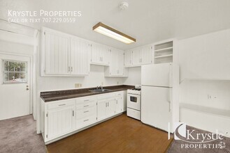 Building Photo - Charming Up-Level 2-Bed Apartment with Bal...