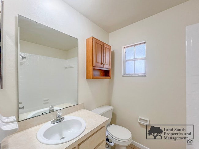 Building Photo - 5818 Charlton Dr
