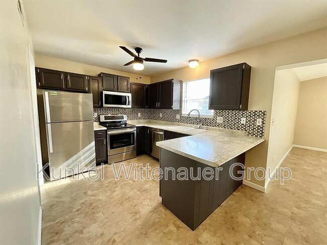 Building Photo - 13 Twin Oaks Dr