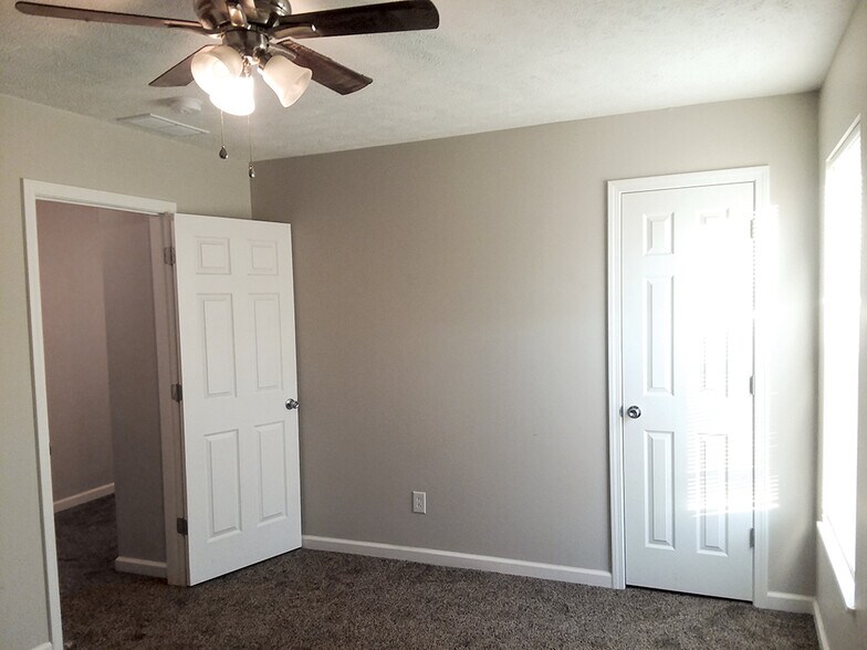 Bedroom 1 - 532 N Arlington St