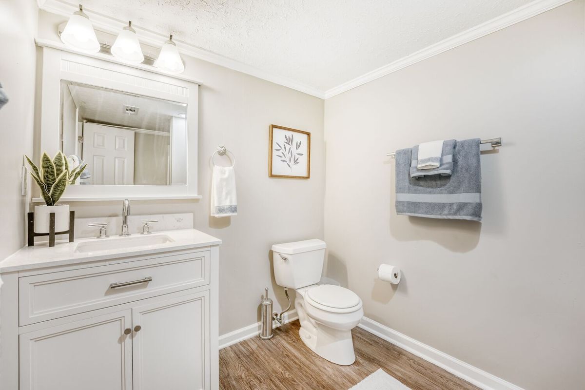 Building Photo - 136 River Walk