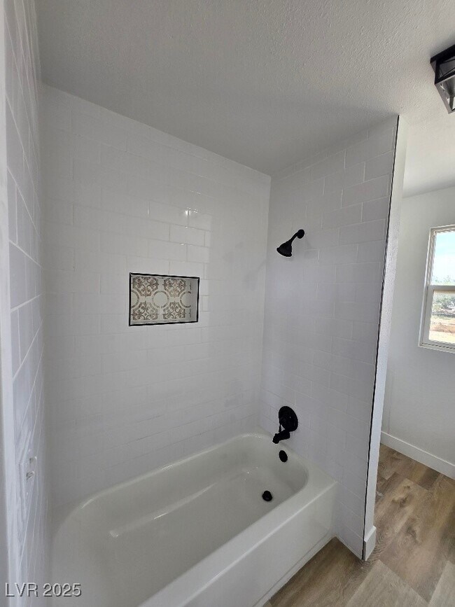 Building Photo - 270 W Patricia Ave