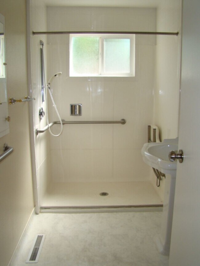 Building Photo - 14976 Ridgetop Dr