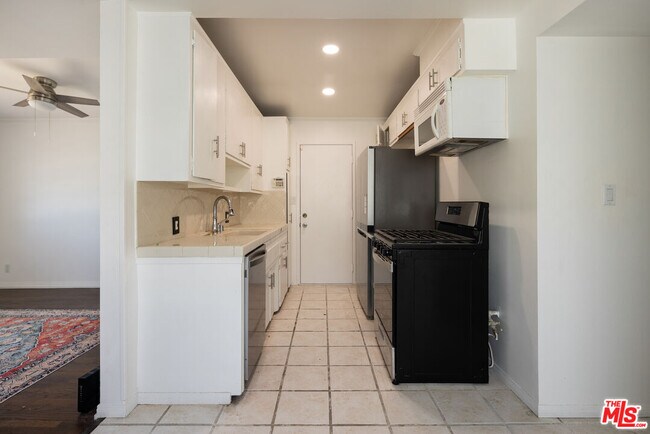 Building Photo - 12844 Short Ave