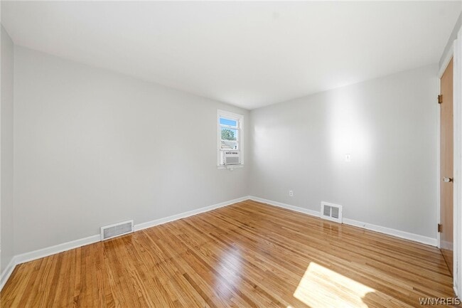 Building Photo - 66 Cleveland Dr