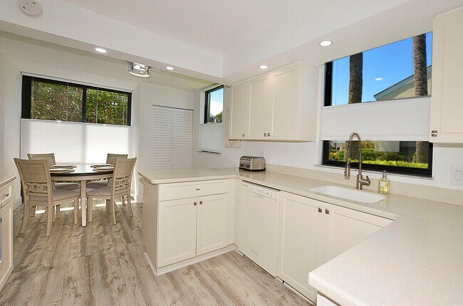 Building Photo - 1820 Tarpon Ln
