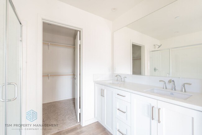 Building Photo - Beautiful 4-Bedroom Home in the Gated Citrus at Summit Community