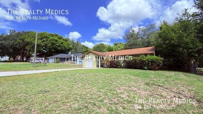 Building Photo - 104 E Osceola St