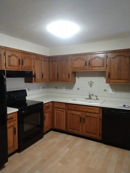 Building Photo - 17 Farrar Ave