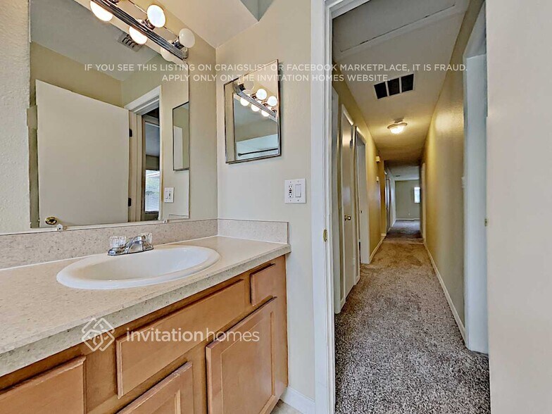Building Photo - 384 St Dunstan Way