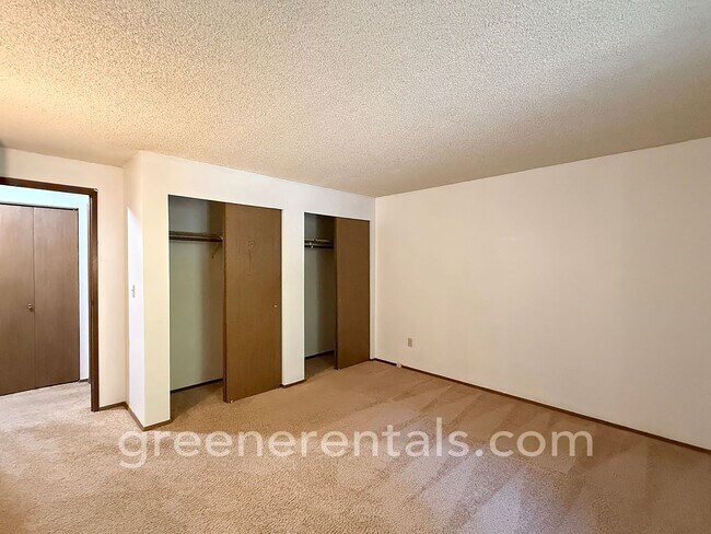 Building Photo - 7625 Trails End Dr SE