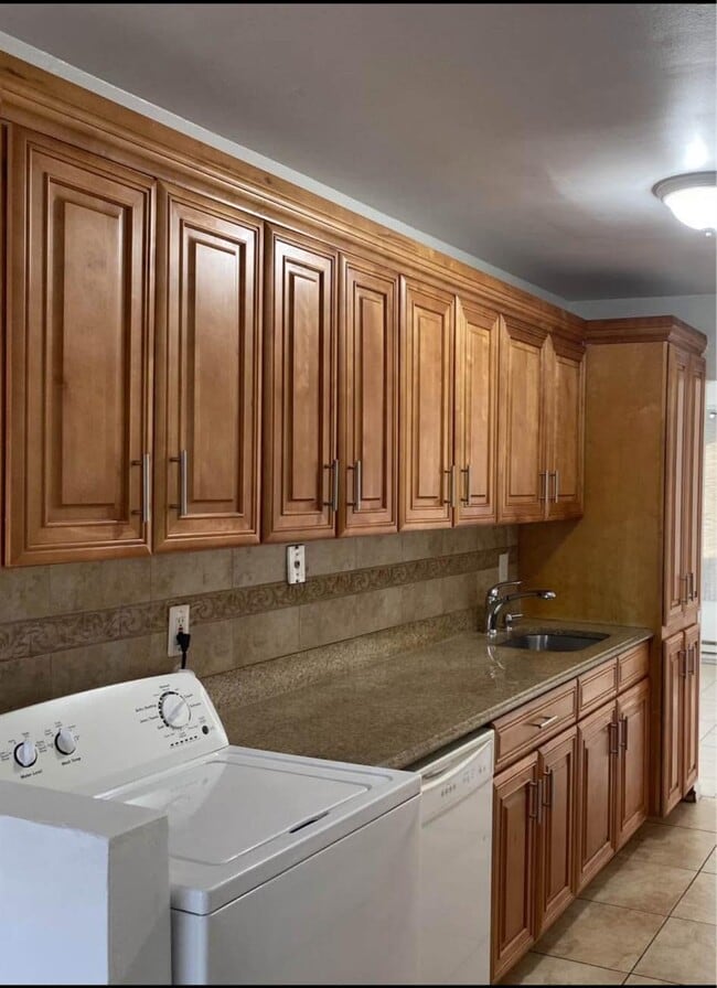 Building Photo - 155 Hill Rise