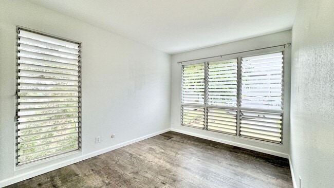 Building Photo - UPDATED 3 BEDROOM WITH 2 CAR GARAGE IN AIEA