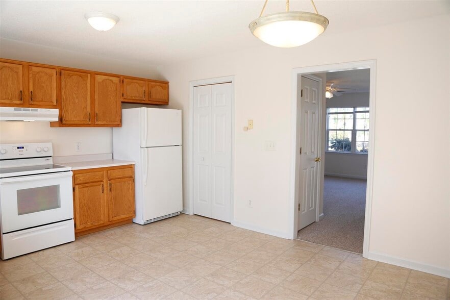 Building Photo - 121 W Ivybridge Dr
