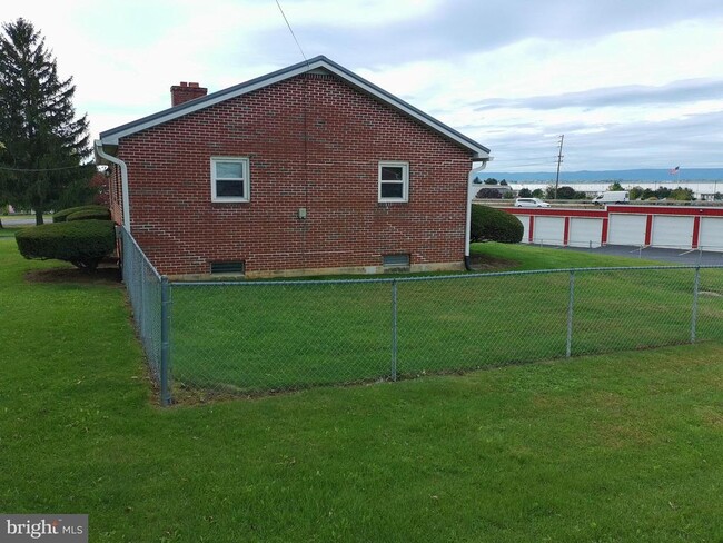 Building Photo - 623 Kriner Rd