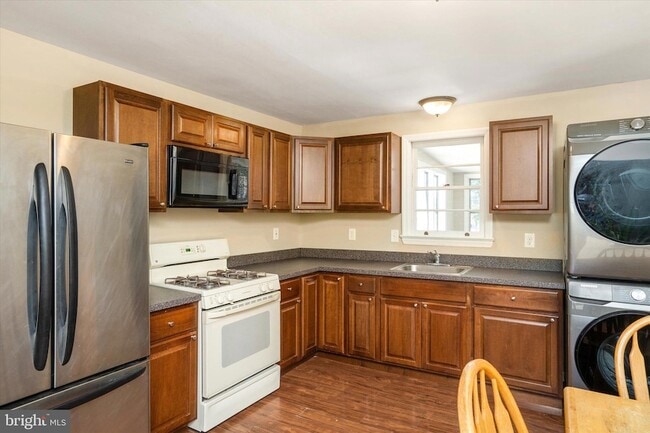 Building Photo - 45 Scattergood Ave