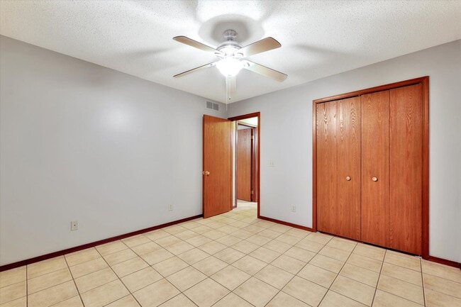 Building Photo - 4 bedroom, 2 bath home - Available August