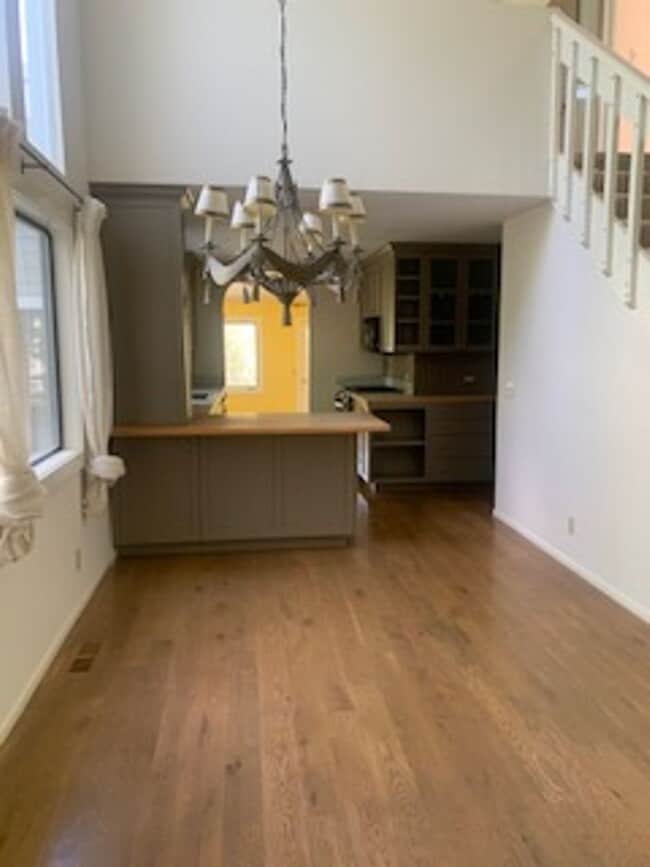Building Photo - Beautiful 4 Bedroom 2.5 Bath home in Sun Valley