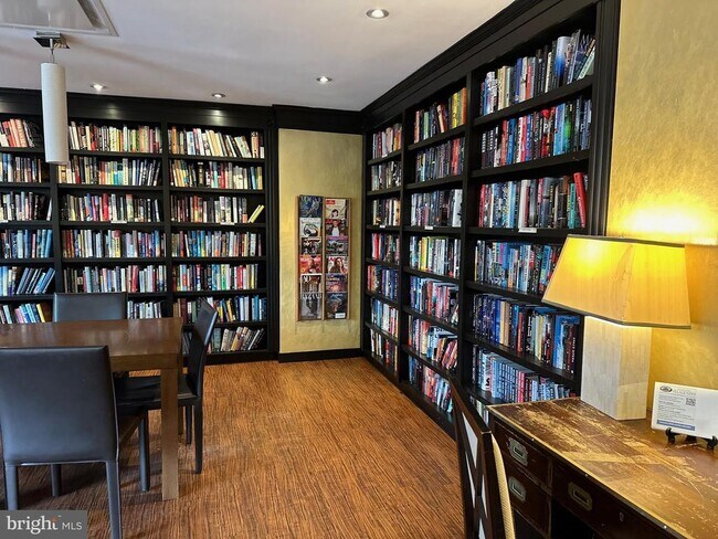 Building Photo - 4620 N Park Ave