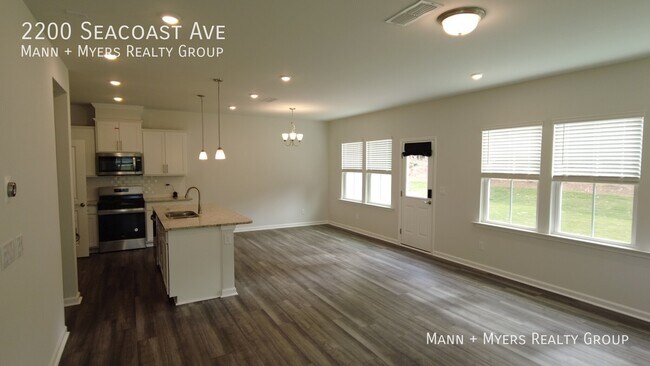 Building Photo - 2200 Seacoast Ave