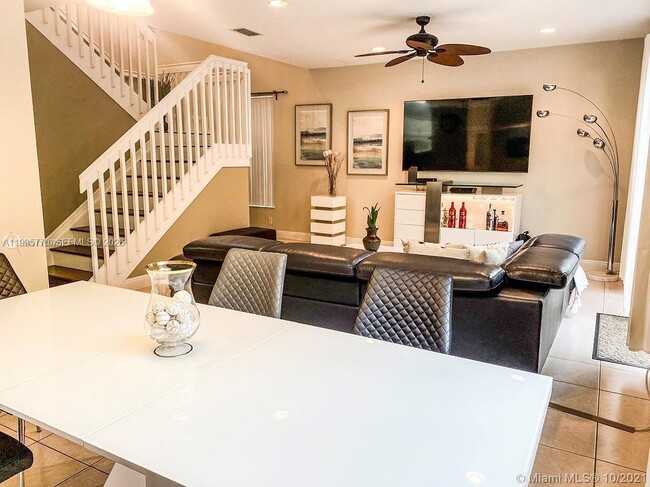 Building Photo - 3657 Asperwood Cir