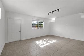 Building Photo - 1116-1120 S 17th Ave